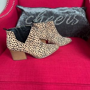 Pointed toe cheetah print bootie